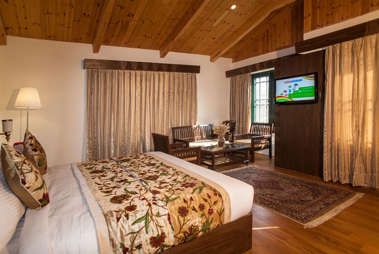 Lemon Tree Hotel Srinagar Exterior photo