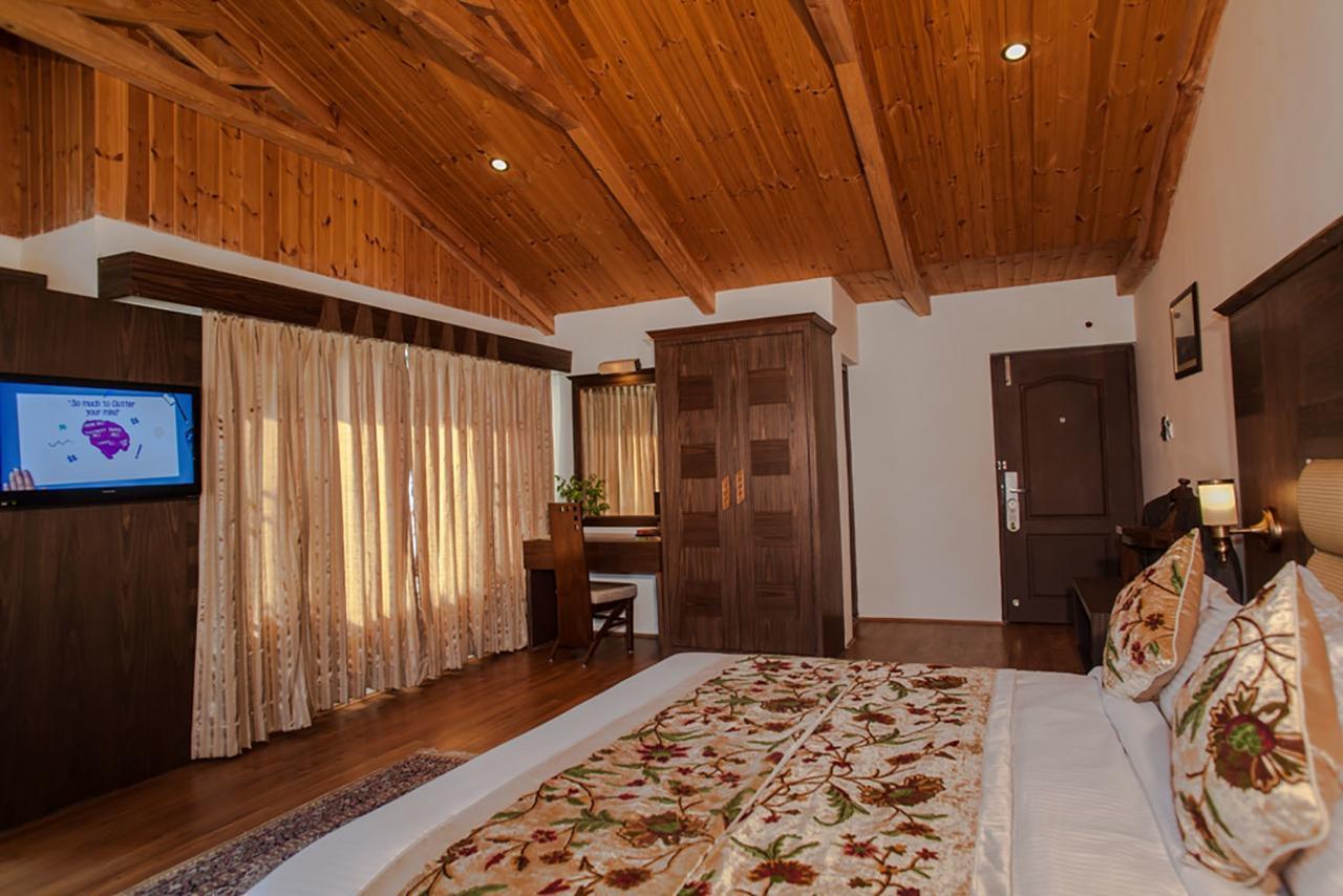 Lemon Tree Hotel Srinagar Exterior photo
