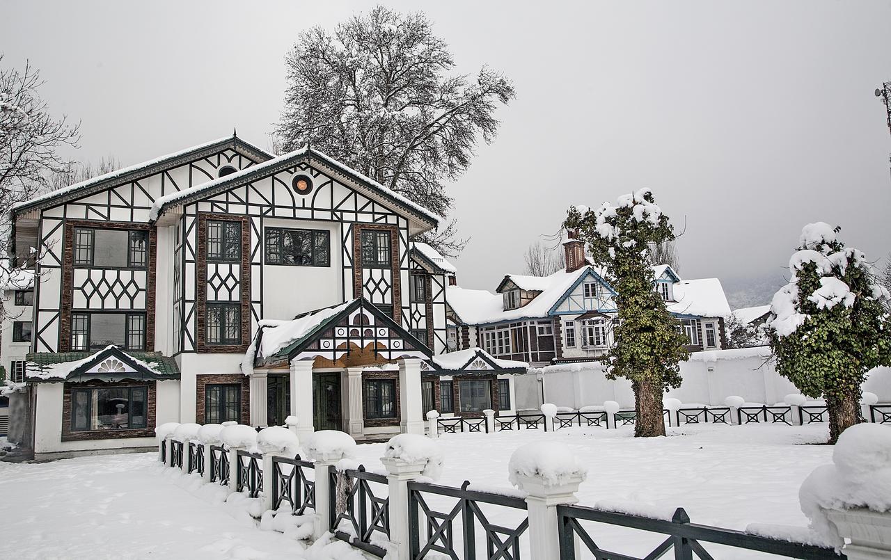Lemon Tree Hotel Srinagar Exterior photo