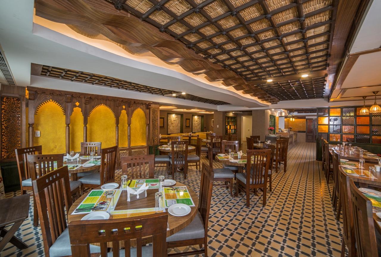 Lemon Tree Hotel Srinagar Exterior photo