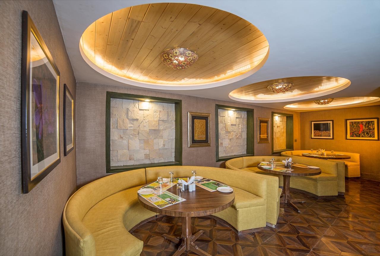 Lemon Tree Hotel Srinagar Exterior photo