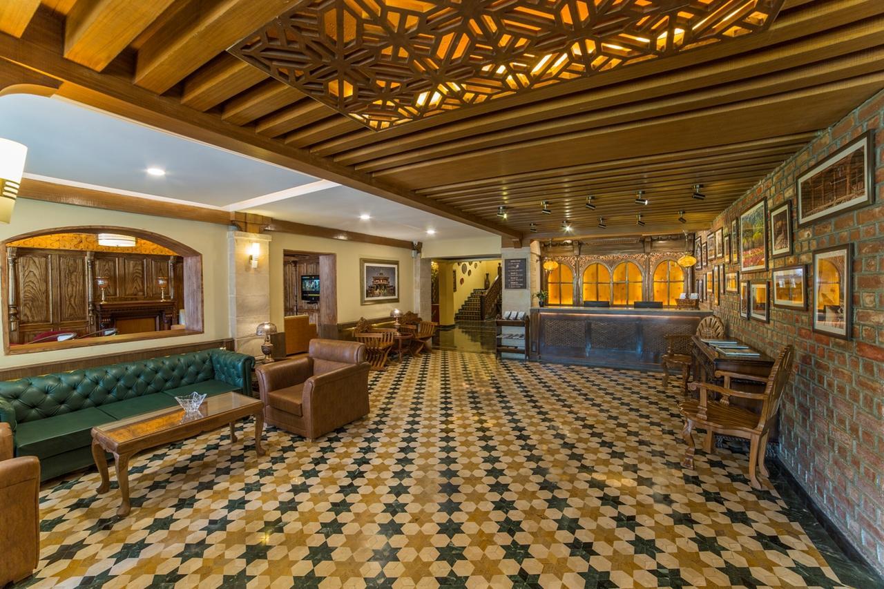 Lemon Tree Hotel Srinagar Exterior photo