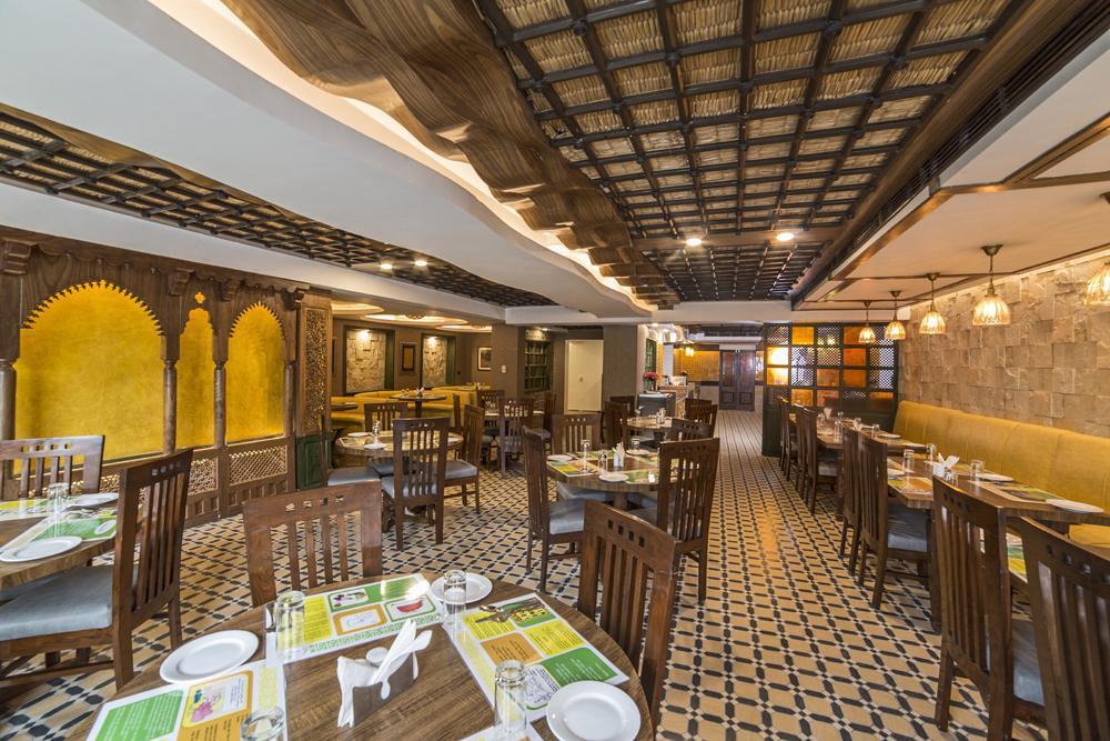Lemon Tree Hotel Srinagar Exterior photo