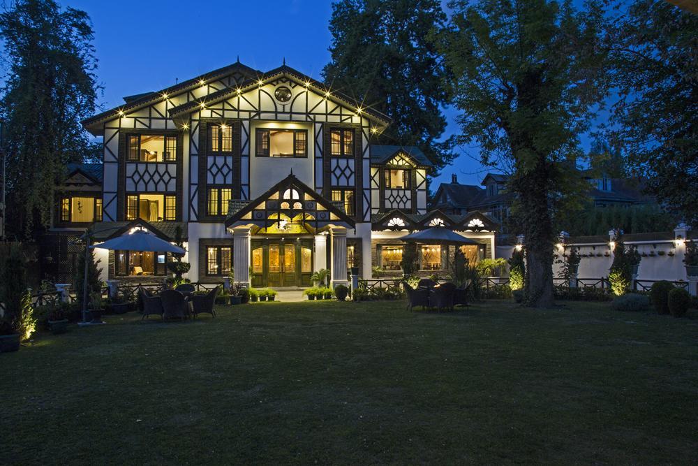 Lemon Tree Hotel Srinagar Exterior photo